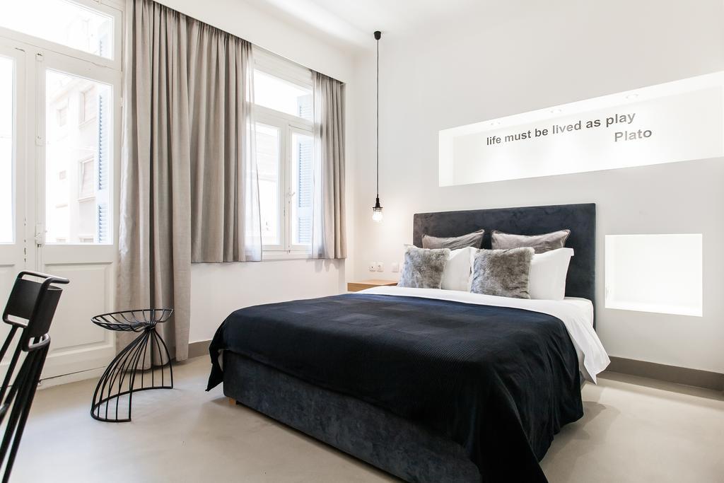 Monk Suites By Mlt At Ermou Atenas Habitación foto